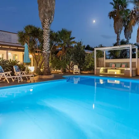Luxurious Coastal In