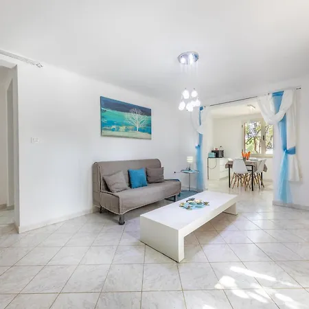 Luxurious Coastal In Villa
